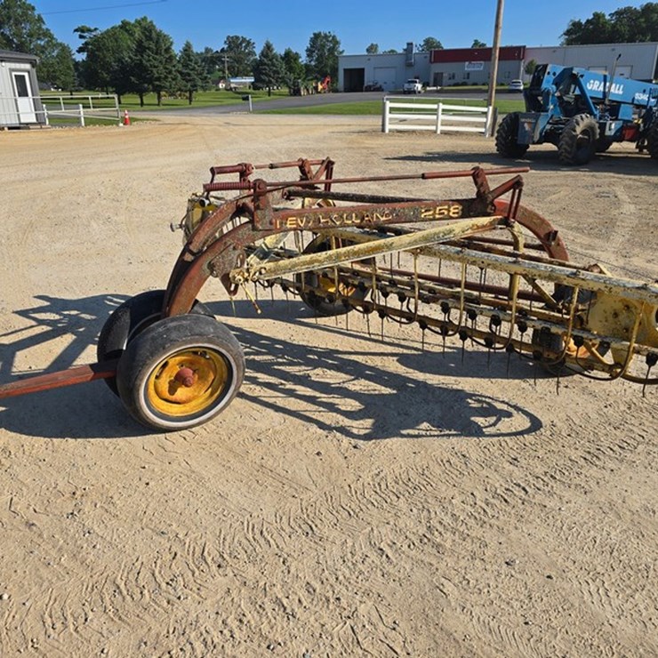NEW HOLLAND 258