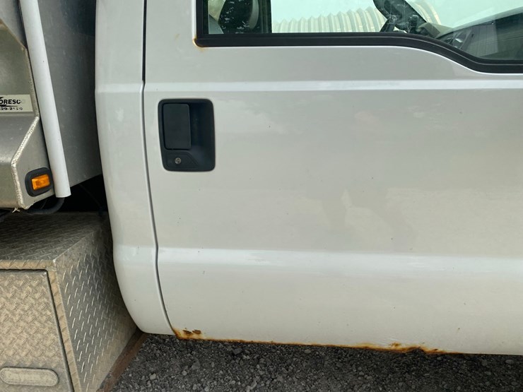 2011-ford-f550-image-21
