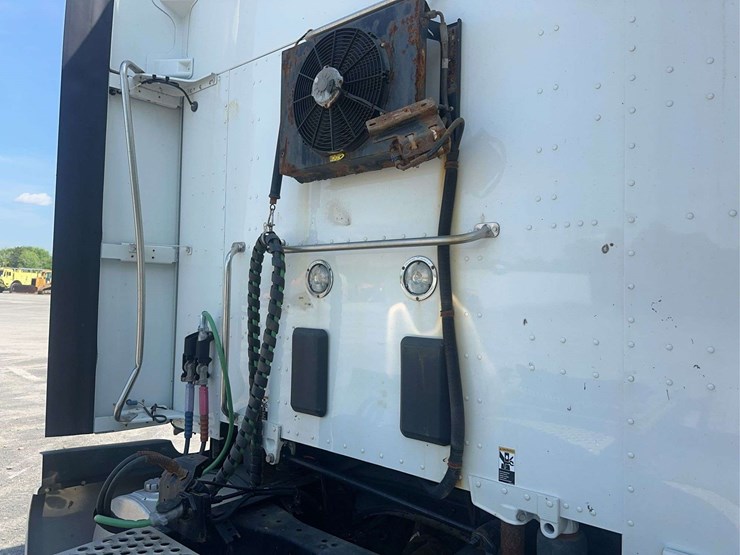 2022-kenworth-t680-image-18