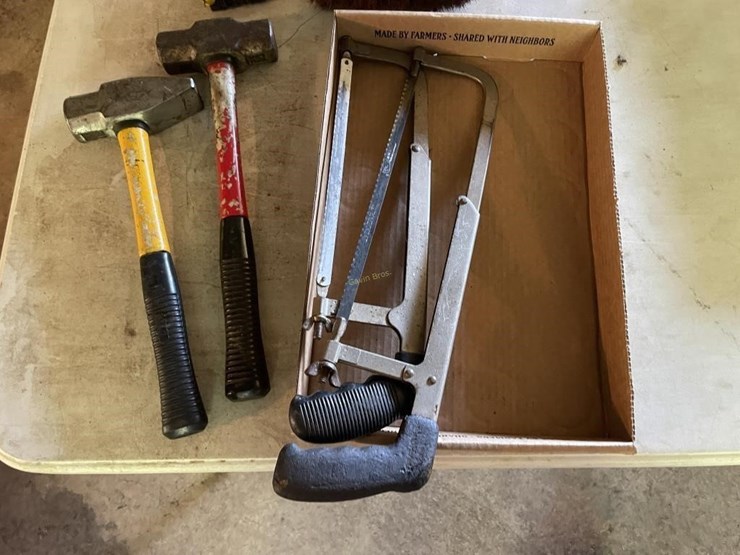 hammers,-saws,-brush-image-2