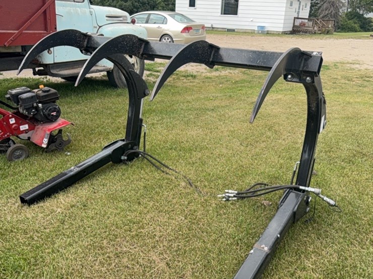 grapple-fork,-like-new,-came-off-new-holland-6070-tractor-and-loader,-would-fit-others-image-1