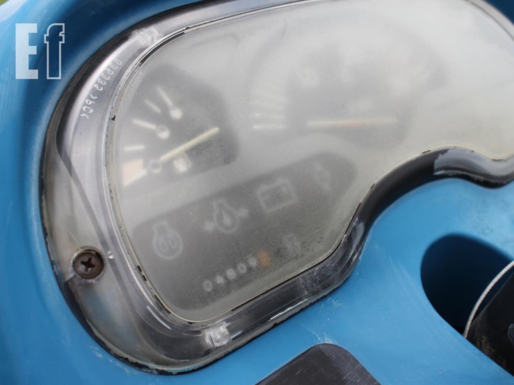 new-holland-tractor-8804-image-8