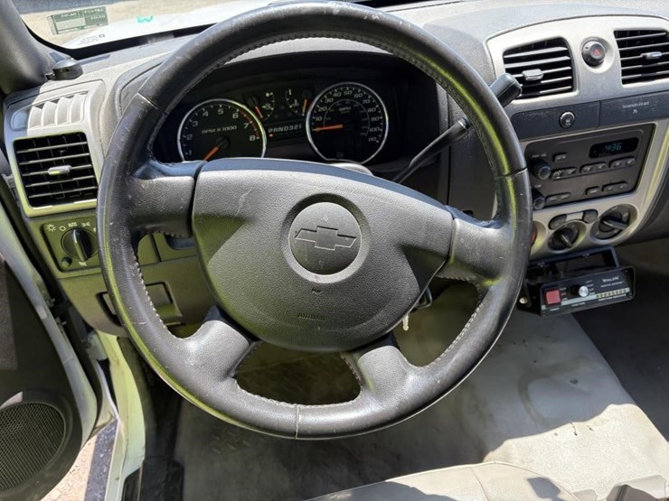 2011-chevrolet-colorado-image-11