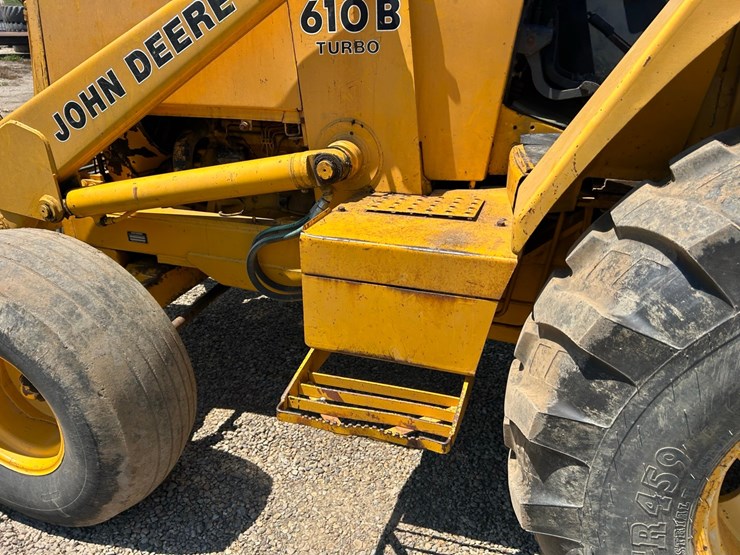 john-deere-610b-backhoe-image-33