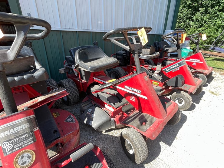 #2110-•-snapper-28"-rear-engine-lawn-mower-image-3