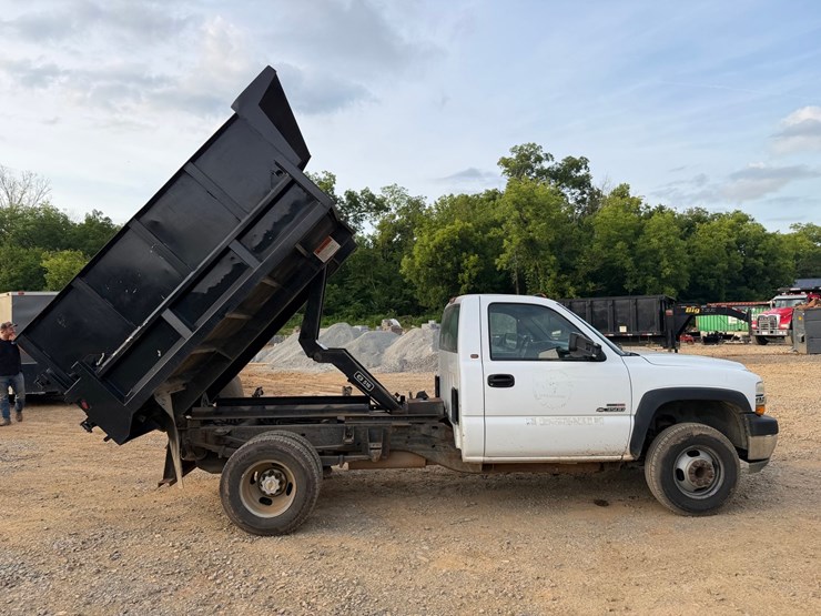 2001-chevrolet-3500-image-14