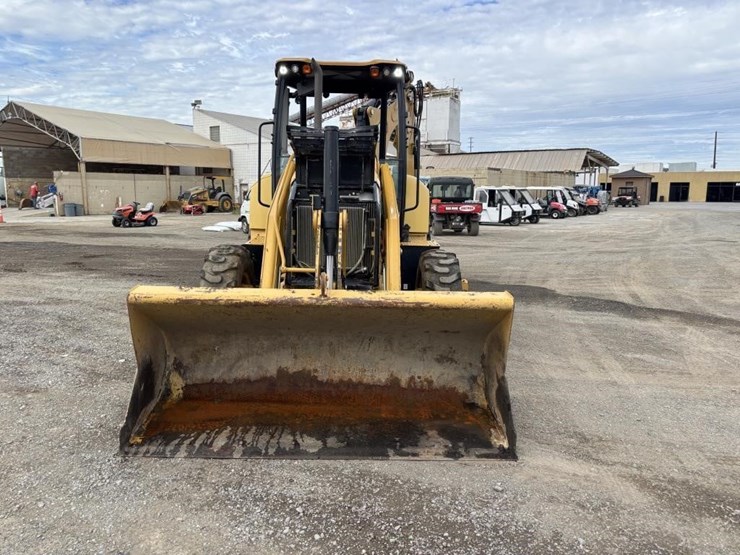 2022-caterpillar-430-image-6
