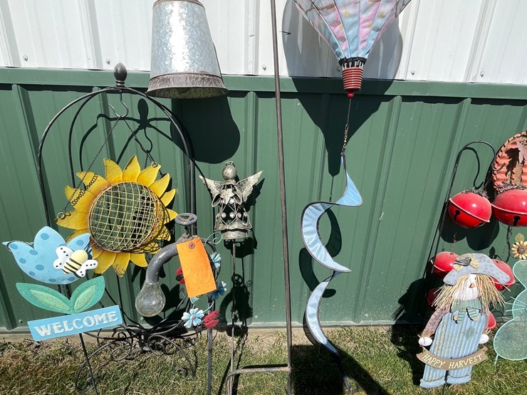 #2145-•-various-metal-yard-decorations-image-5