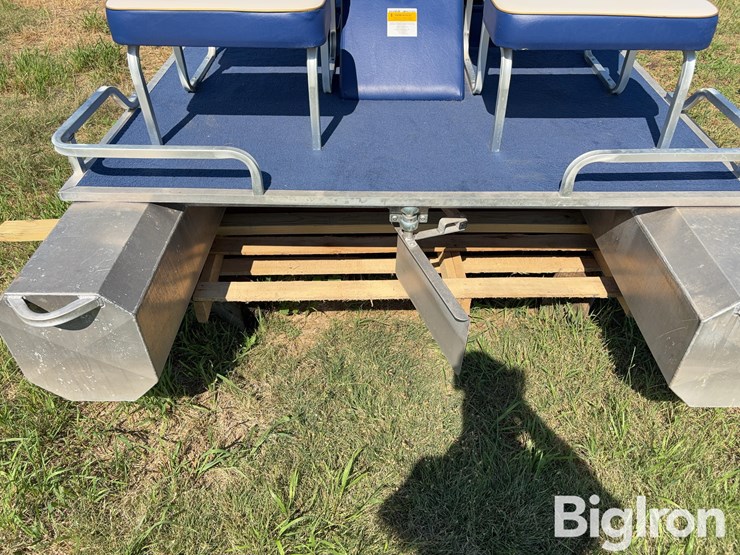 kennedy-10.5’-pedal-powered-pontoon-image-19