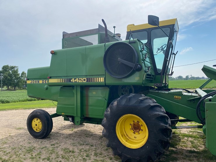 john-deere-4420-combine-image-6