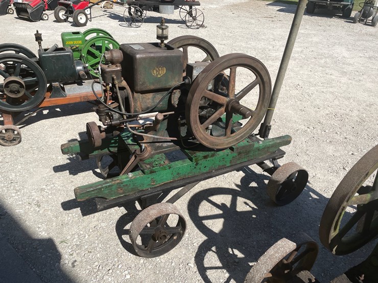 #2117-•-mccormick-deering-1-1/2-hp-gas-engine-image-3