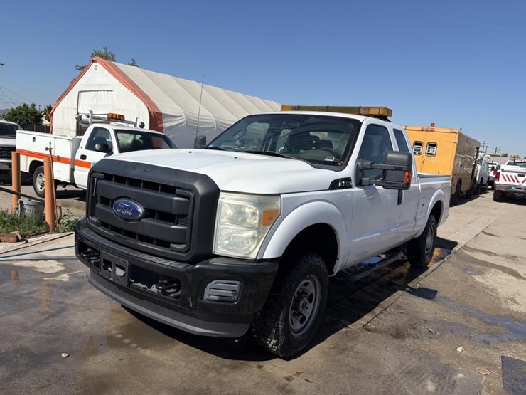 2011-ford-f250-xl-image-1