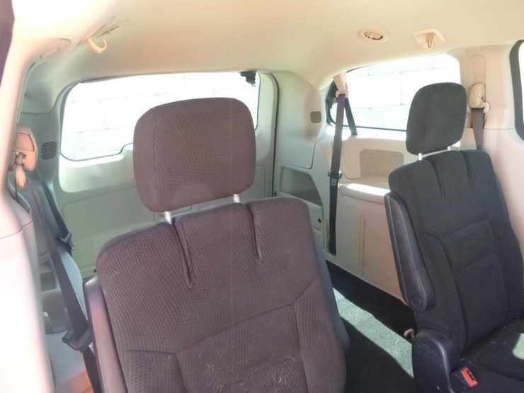 2014-dodge-grand-caravan-image-22