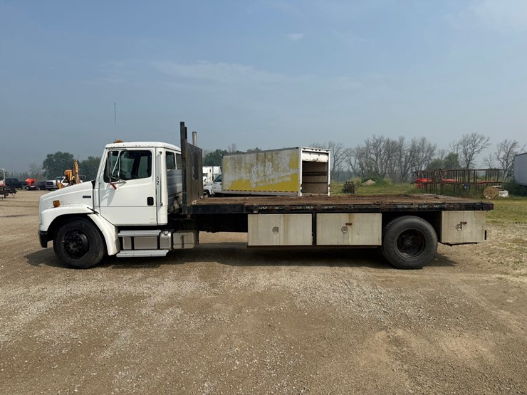 2000-freightliner-fl60-image-2