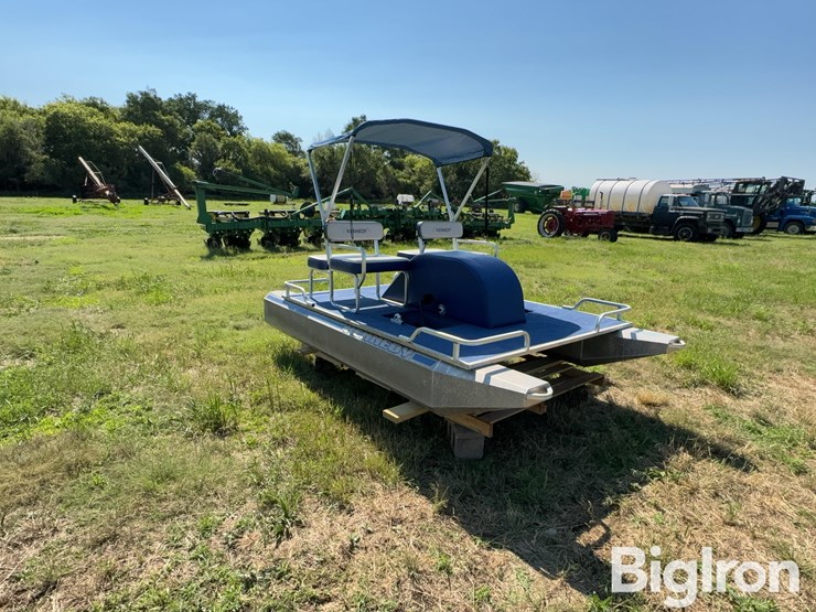 kennedy-10.5’-pedal-powered-pontoon-image-3