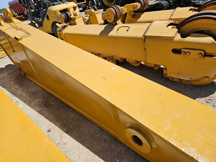 caterpillar-15-image-18