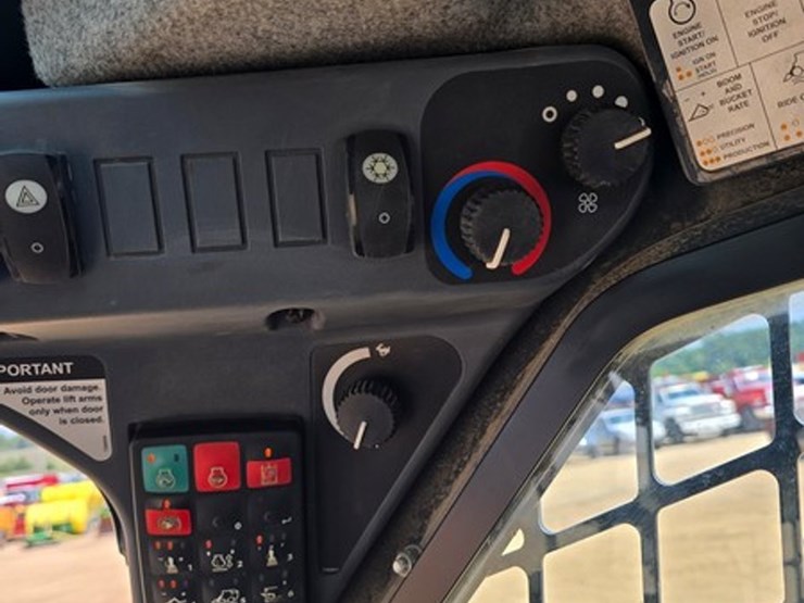 deere-330g-image-23