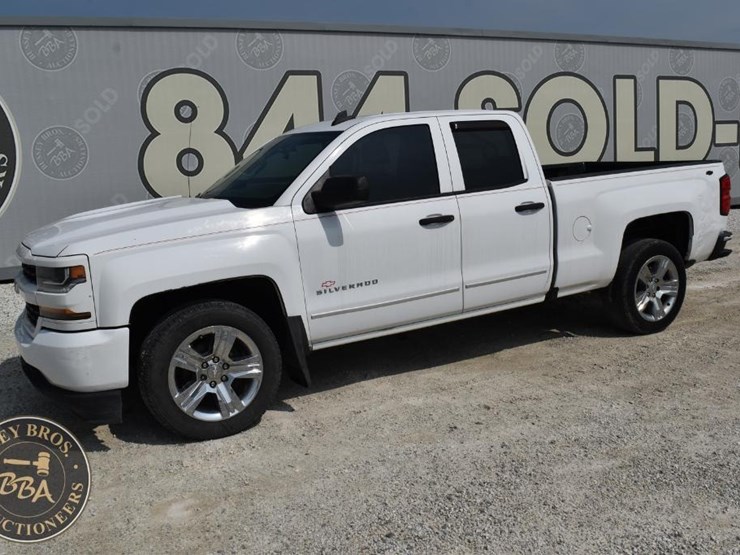 2017-chevrolet-silverado-1500-image-10