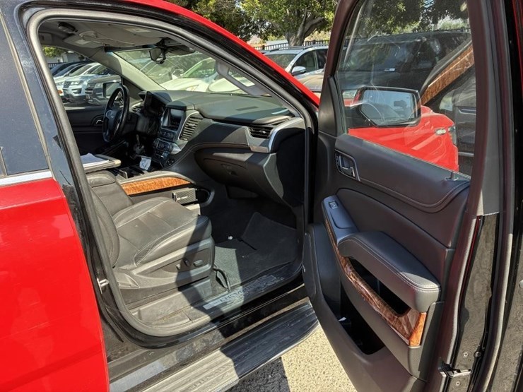 2018-chevrolet-suburban-image-15