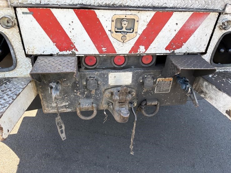 2000-freightliner-fl80-service-utility-truck-image-25