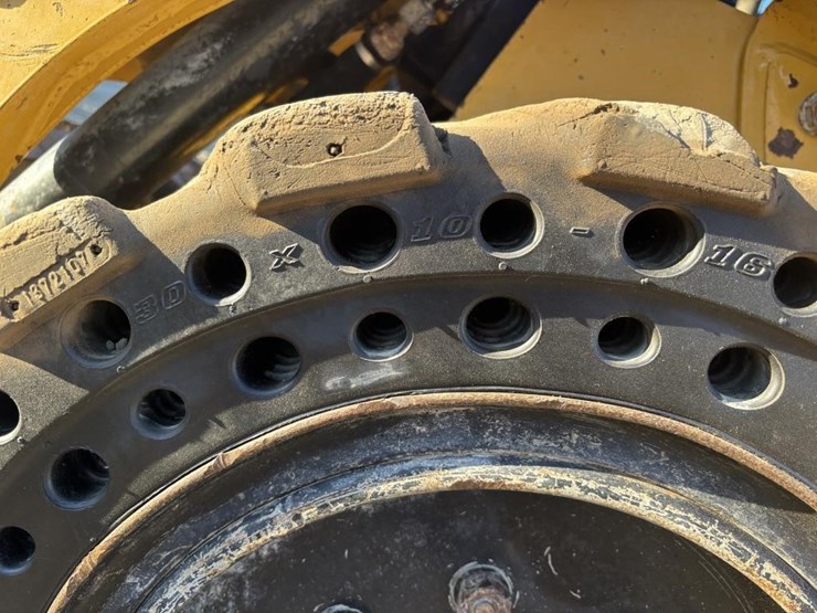 2014-caterpillar-226b3-image-17