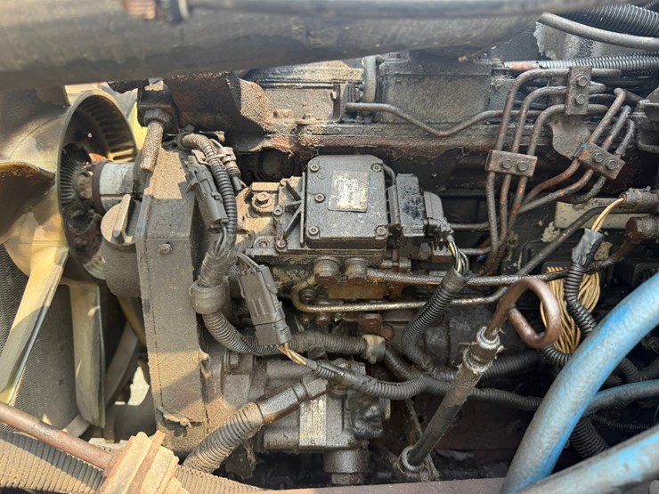 2000-freightliner-fl60-image-13