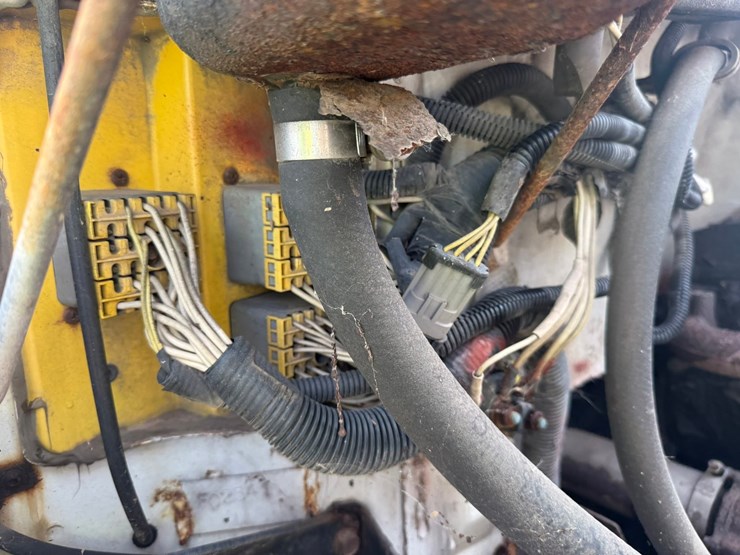 2000-freightliner-fl60-image-21