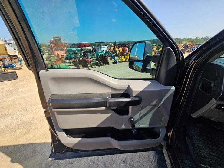 2021-ford-f350-image-24