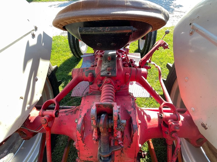 1952-ford-8n-image-17