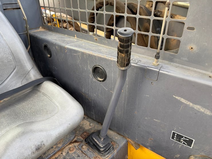 #4069-•-new-holland-ls180-wheeled-skid-steer-image-51
