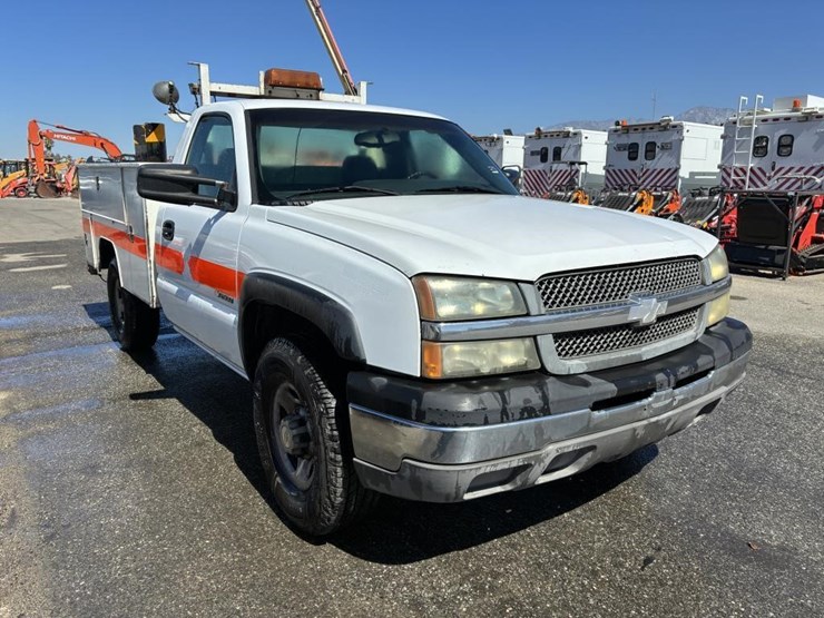 2003-chevrolet-silverado-2500-image-2