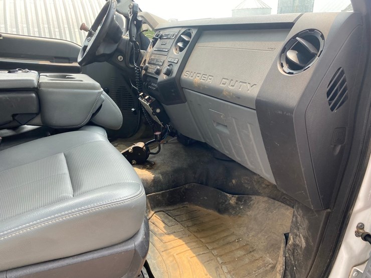 2011-ford-f550-image-26