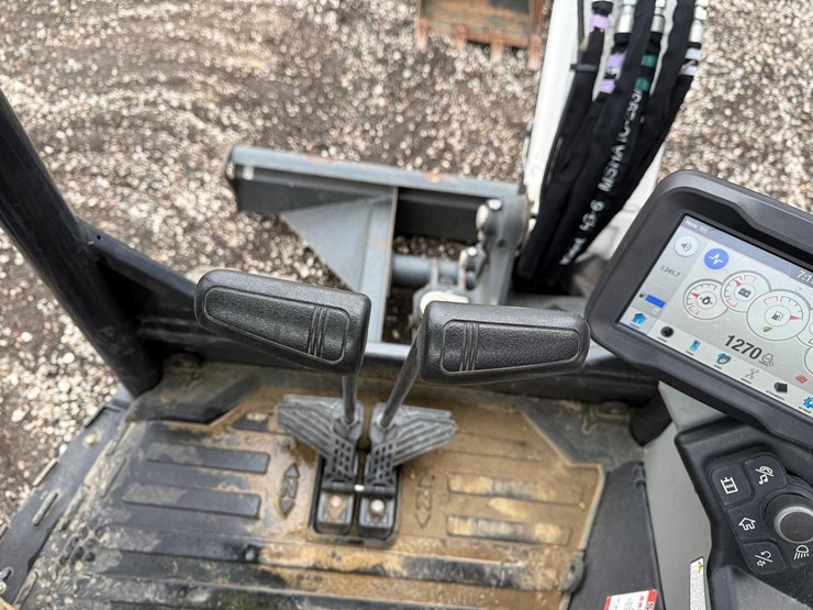 2025-bobcat-e32-image-13