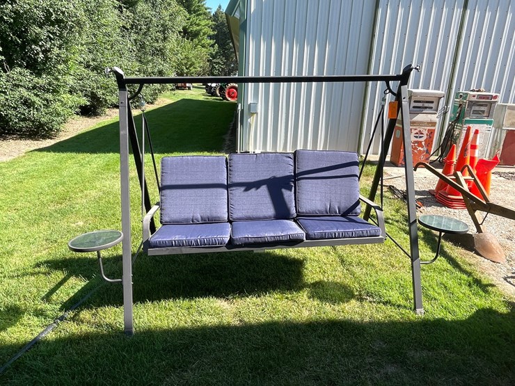 #2123-•-yard-swing-image-2