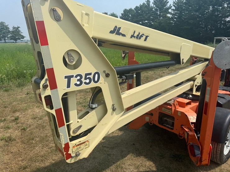 2016-jlg-t350-image-15