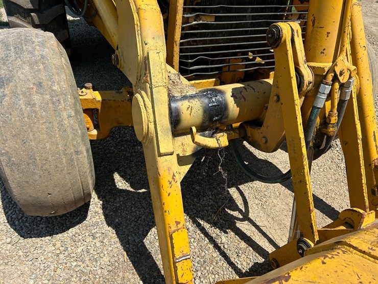 john-deere-610b-backhoe-image-8