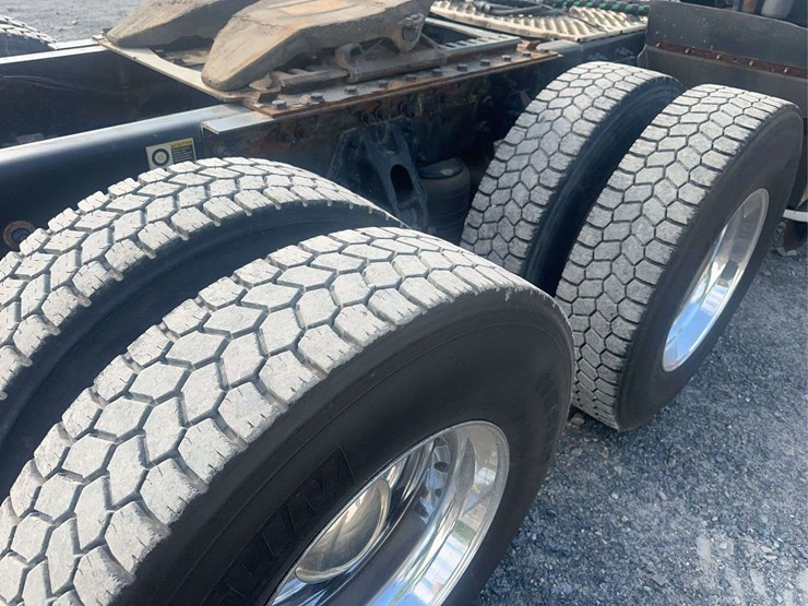 2022-kenworth-t680-image-11