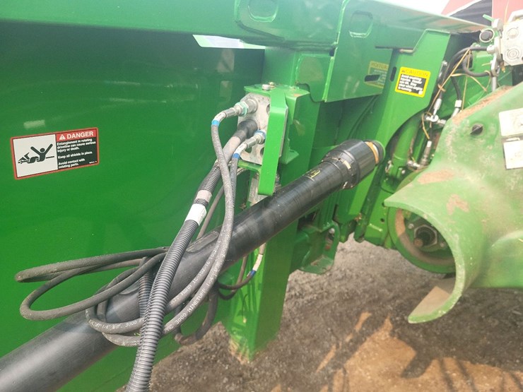 2014-john-deere-612c-corn-head---field-ready-image-13