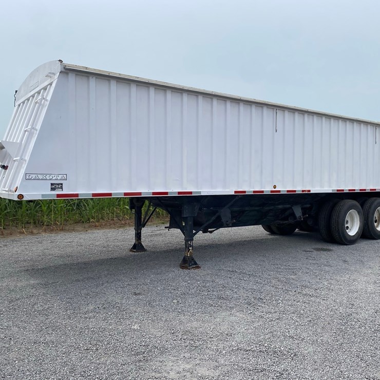 1995 Dakota Grain Hopper Trailer