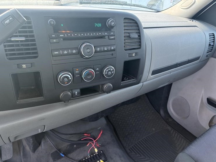 2012-gmc-2500-image-17