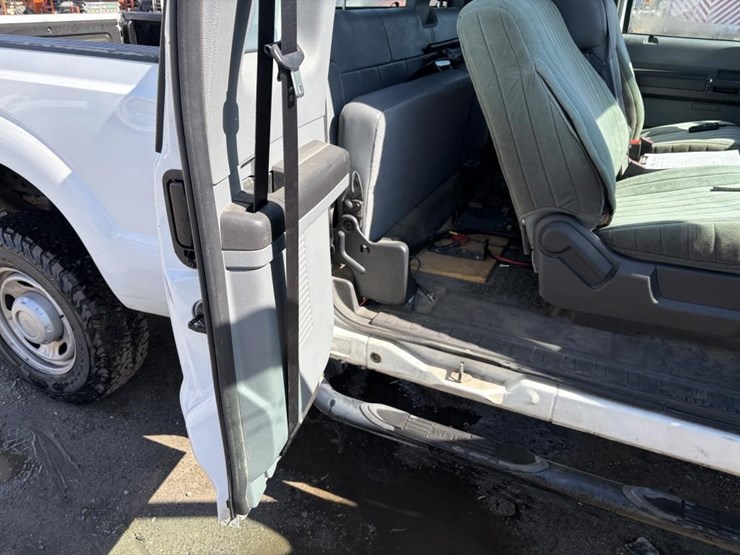 2011-ford-f250-xl-image-11