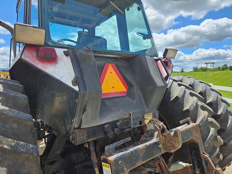 1984-case-ih-2294-image-18