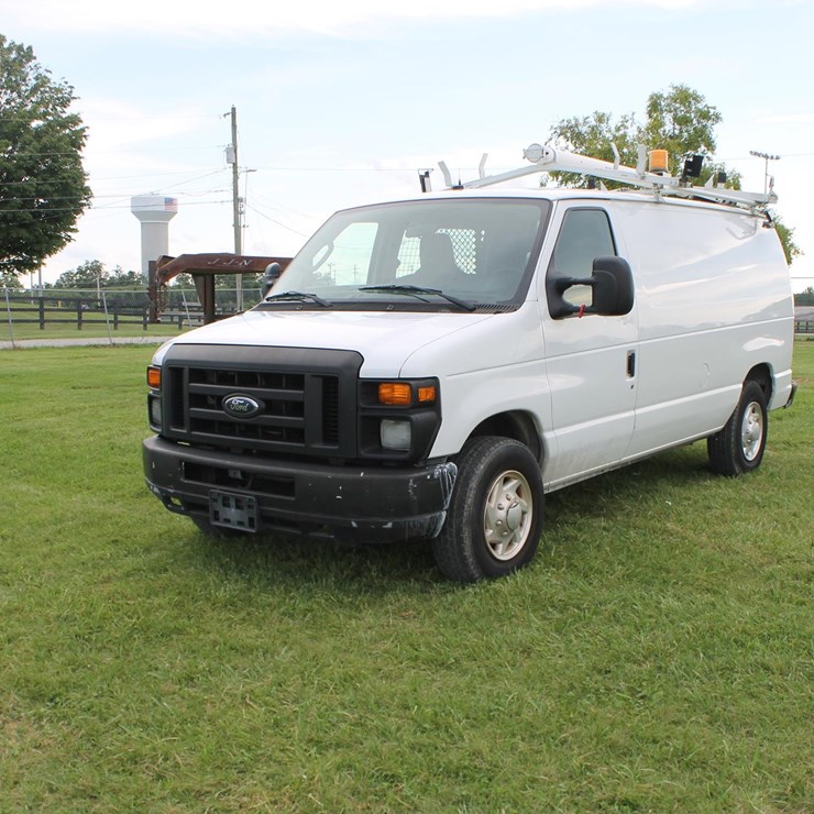 2010 FORD E250