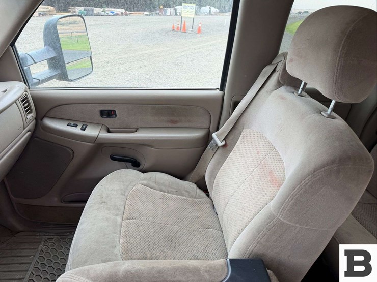 2001-chevrolet-silverado-2500hd-image-21