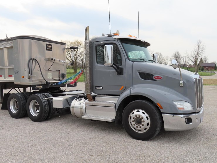 2019-peterbilt-579-image-3