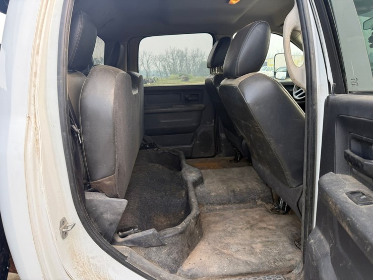 2011-dodge-3500-image-29