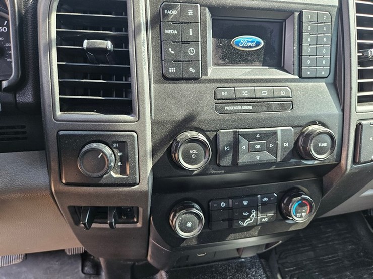 2021-ford-f350-image-34