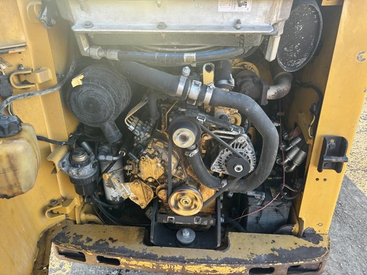 2014-caterpillar-226b3-image-34