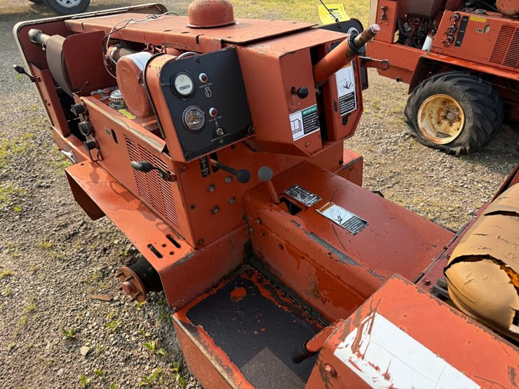 ditch-witch-350sx-image-24
