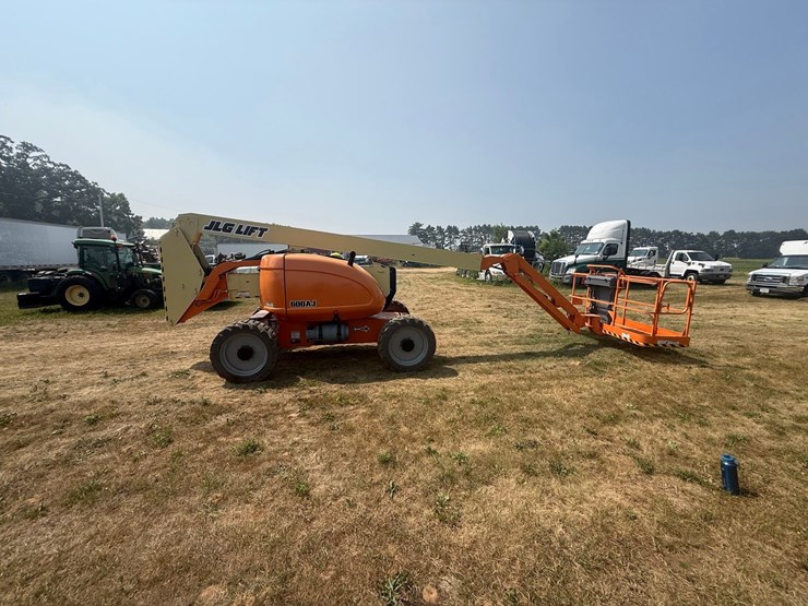 2012-jlg-600aj-image-8